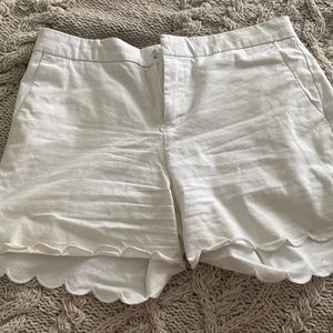 Banana republic white scalloped shorts